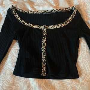 Leopard trim ribbed scoop neck long sleeve shirt